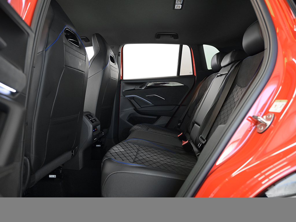 Volkswagen Tiguan 1.5 R-LINE DSG AHK HARMANKARDON LM20