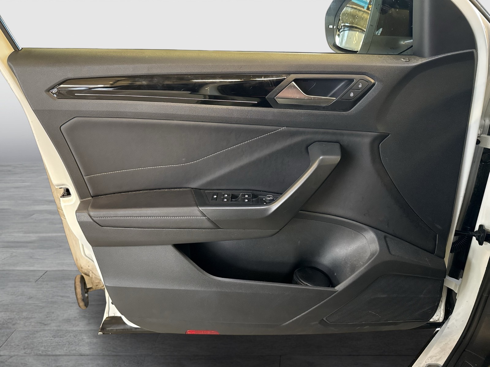 Volkswagen T-ROC 2.0 R-L DT110 TDID7F R-LINE AHK CAM ACC NAVI LED+ CARPLAY