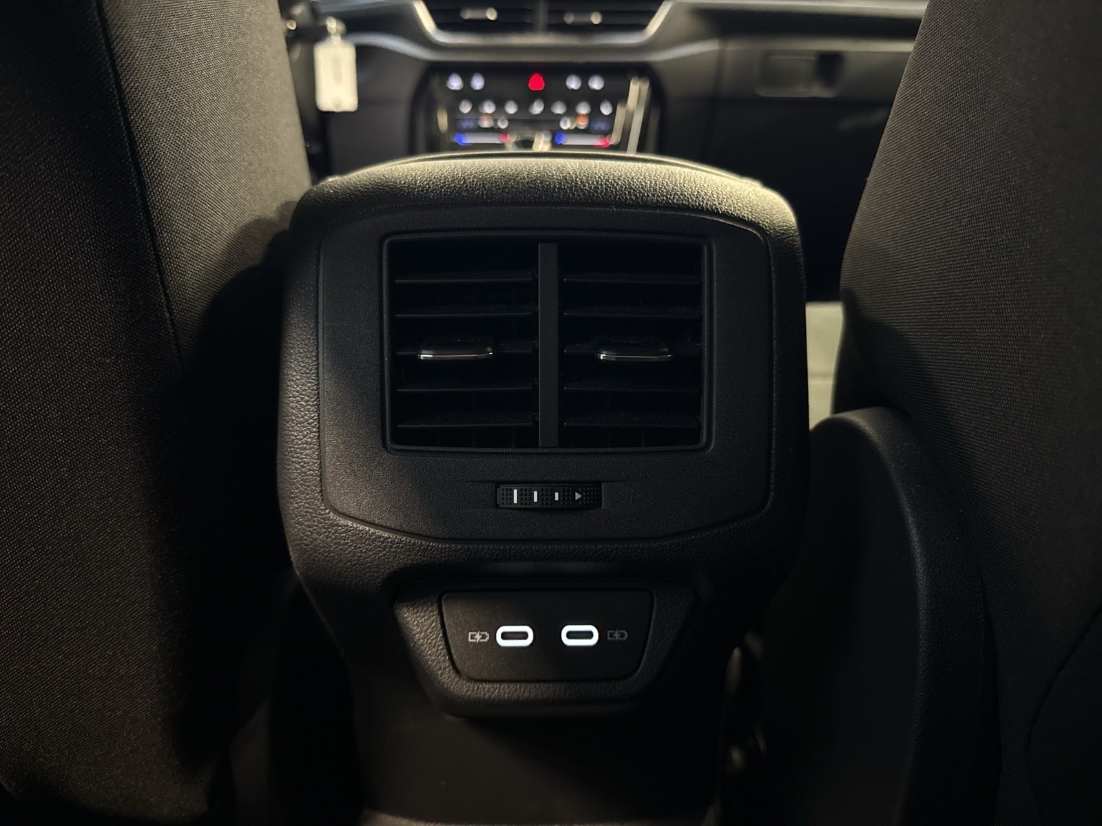 Volkswagen T-ROC 2.0 R-L DT110 TDID7F R-LINE AHK CAM ACC NAVI LED+ CARPLAY