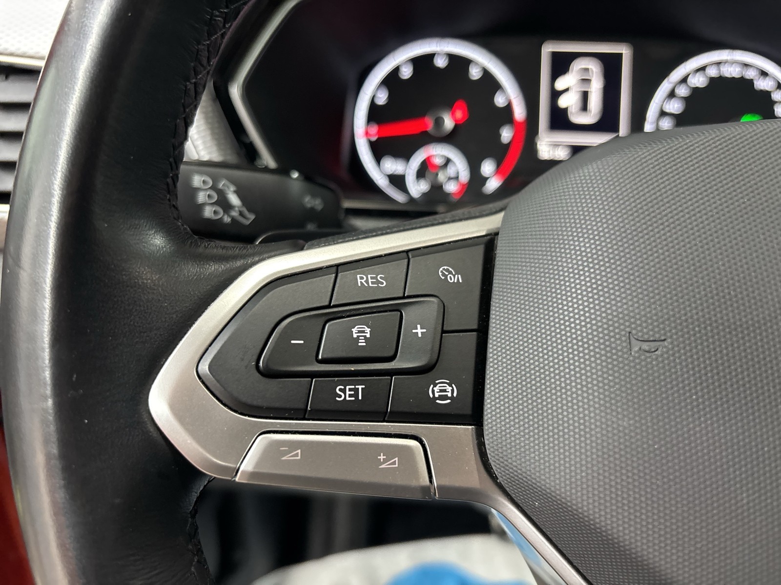 Volkswagen T-Cross 1.0 ACTIVE ACC NAVI ALU CARPLAY SITZHEIZUNG