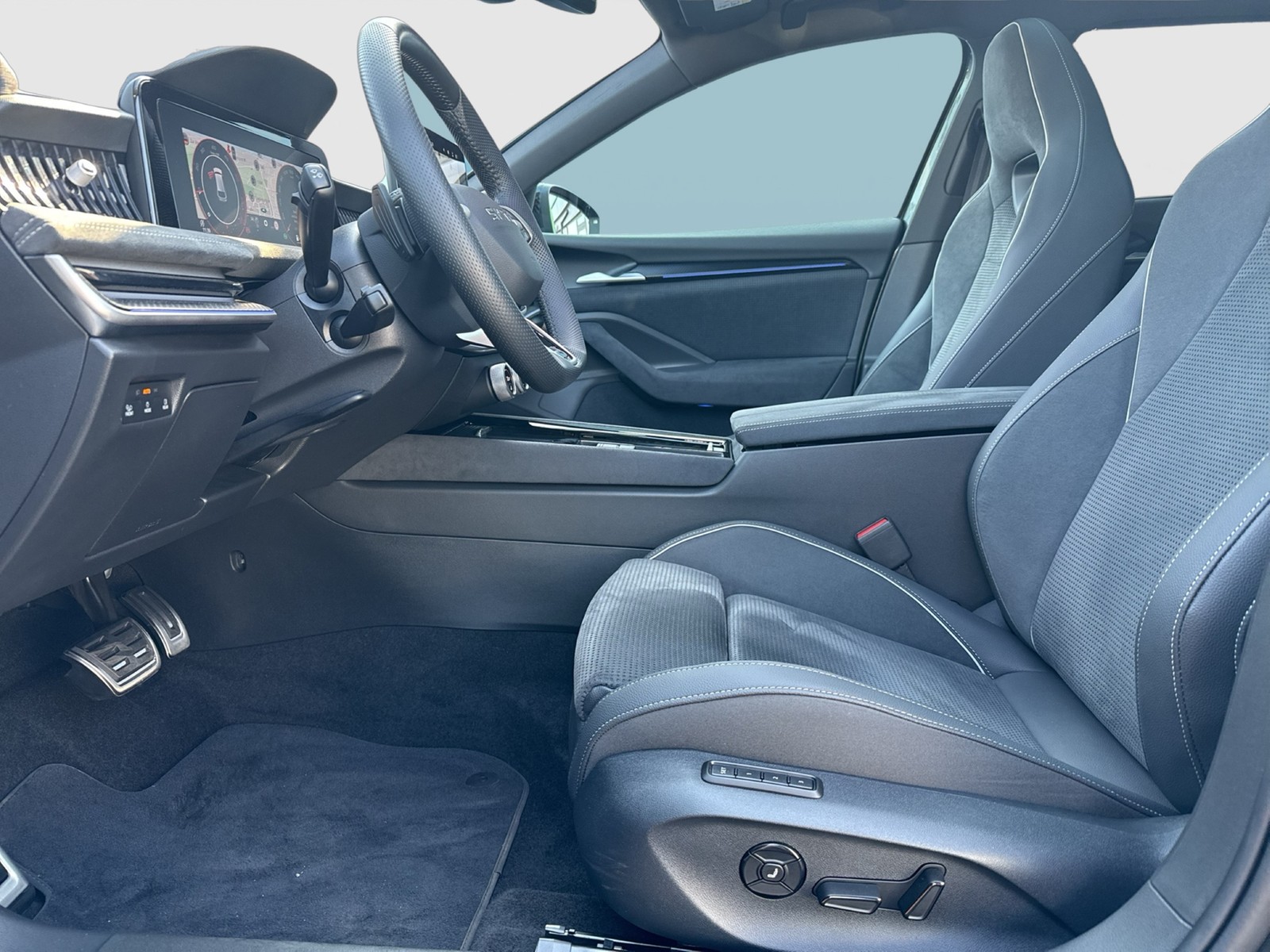 Skoda SUPERB COMBI SPORTLINE 2.0 TDI 4X4 PANO AHK NAVI