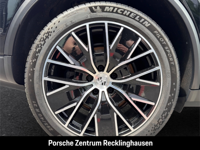 Porsche Macan 4