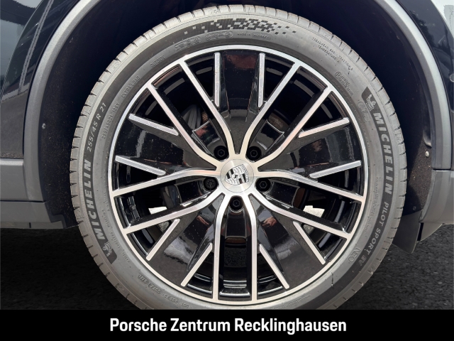 Porsche Macan 4