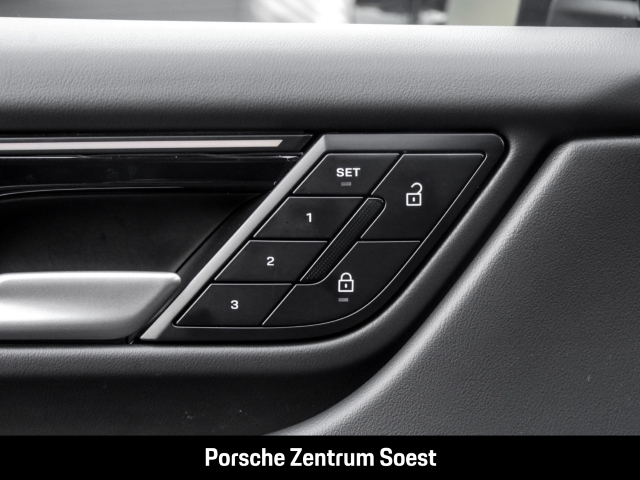 Porsche Macan Electric 4/21-Zoll/PASM/Panoramadach/BOSE