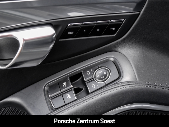 Porsche 991 Carrera 4/PTS: oakgrün/Sport-Chrono/BOSE