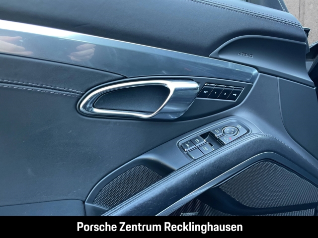 Porsche 991 911 Carrera 4 Cabriolet Black Edition