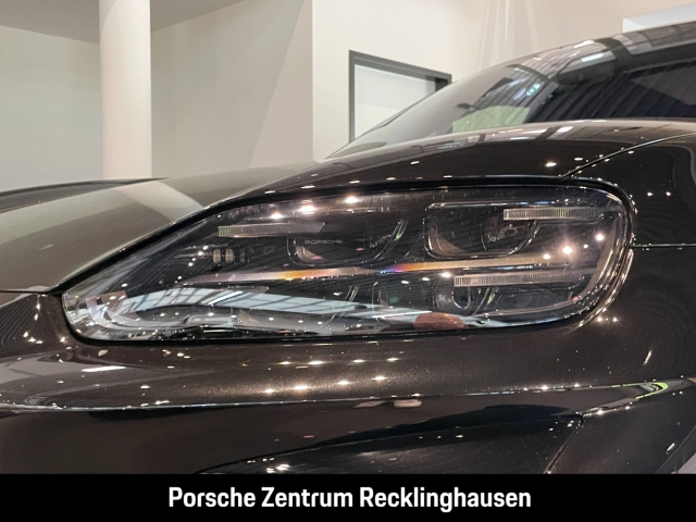 Porsche Cayenne Turbo Electric Active-Ride Burmester HUD