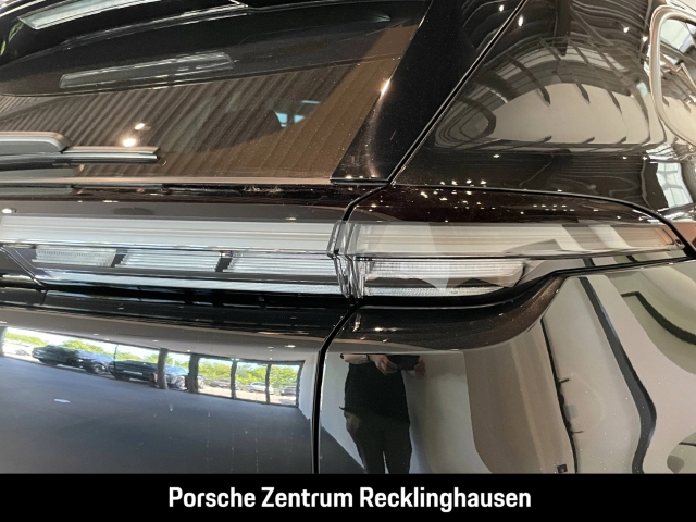 Porsche Cayenne Turbo Electric Active-Ride Burmester HUD