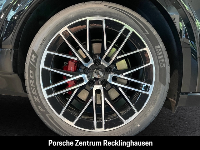 Porsche Cayenne Turbo Electric Active-Ride Burmester HUD