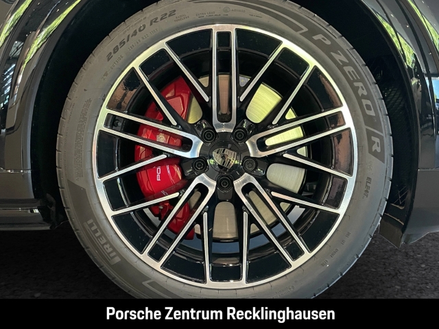 Porsche Cayenne Turbo Electric Active-Ride Burmester HUD