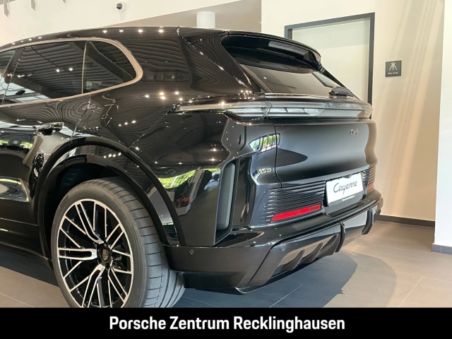 Porsche Cayenne Turbo Electric Active-Ride Burmester HUD
