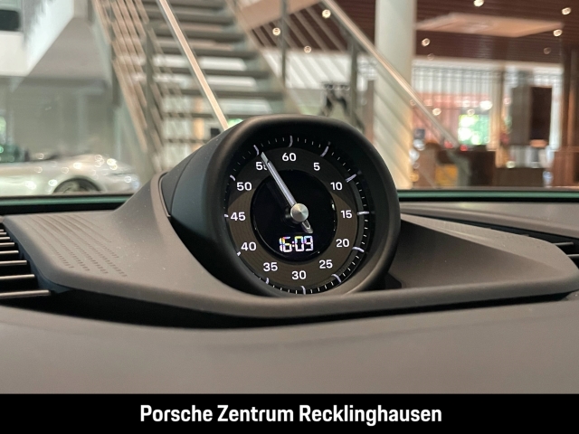 Porsche Cayenne Turbo Electric Active-Ride Burmester HUD