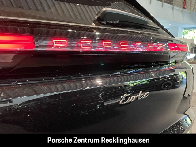 Porsche Cayenne Turbo Electric Active-Ride Burmester HUD