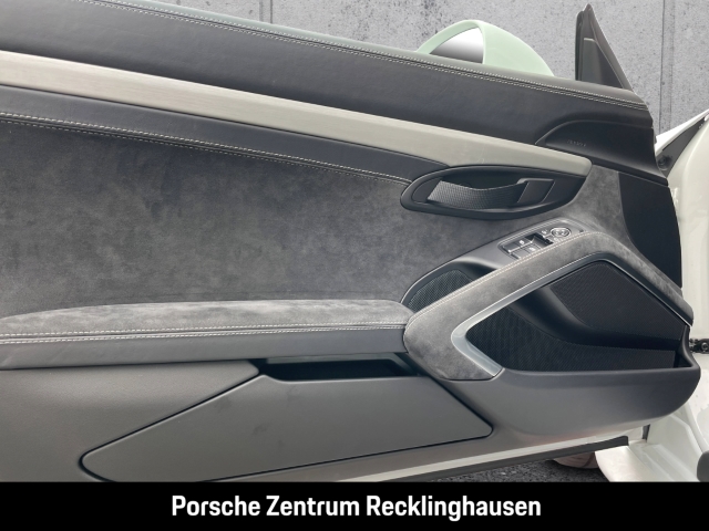 Porsche Cayman GT4 nur 10.323 km 1.Hand Unfallfrei