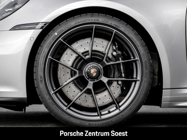 Porsche 992 Carrera GTS