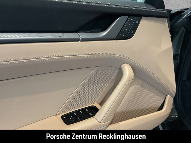 Porsche 992 911 Carrera 4S Cabriolet Surround-View LED