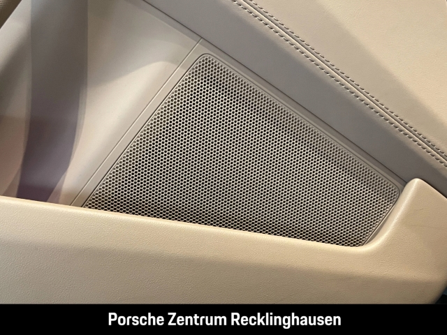 Porsche 992 911 Carrera 4S Cabriolet Surround-View LED