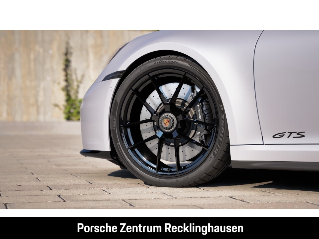 Porsche 992 911 Carrera 4 GTS Cabriolet Burmester PDCC