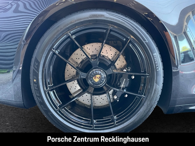 Porsche 992 911 Carrera GTS Cabrio Sportabgas Burmester