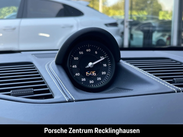Porsche 992 911 Carrera GTS Cabrio Sportabgas Burmester
