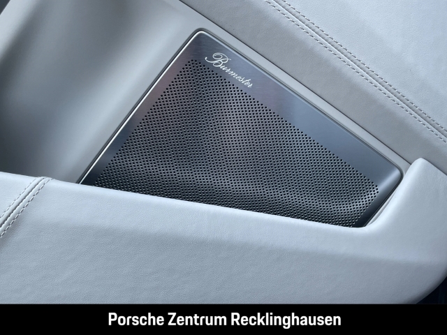 Porsche 992 911 Carrera GTS Cabrio Sportabgas Burmester