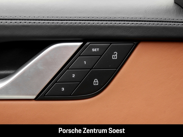 Porsche 992 Sport Classic/Surround-View/Burmester