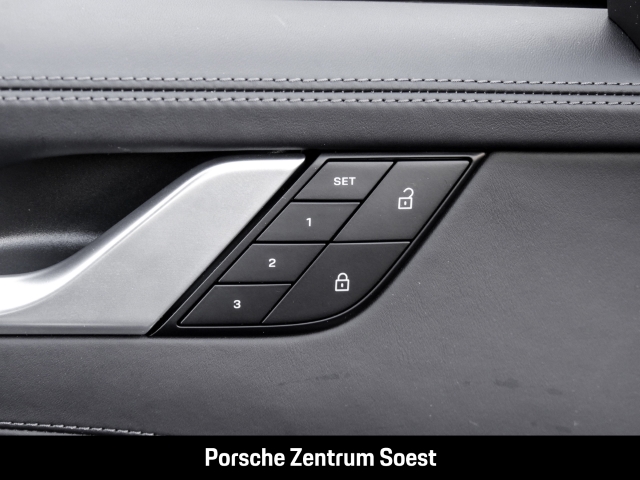 Porsche 911 Turbo S Cabriolet/Heritage-Design/Burmester