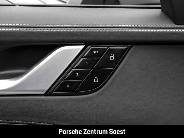 Porsche 992 Carrera 4S Cabriolet/Sport-Chrono/BOSE