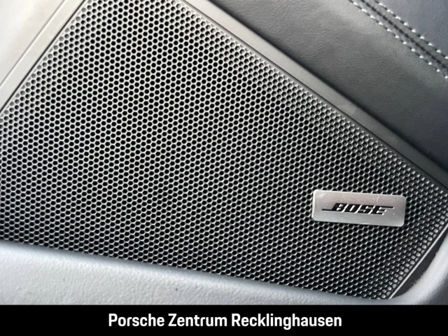 Porsche 992 911 Carrera Sportabgas Surround-View BOSE