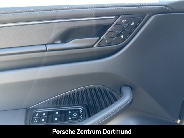 Porsche Macan 4S Burmester Sport Chrono Panoramadach LED