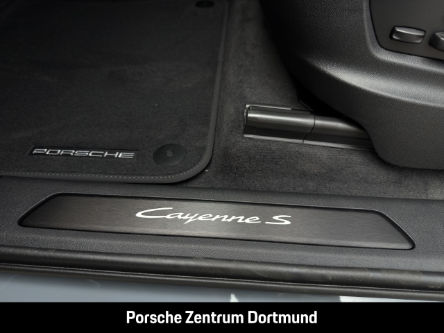 Porsche Cayenne S E-Hybrid Coupe Arktikgrau HA-Lenkung