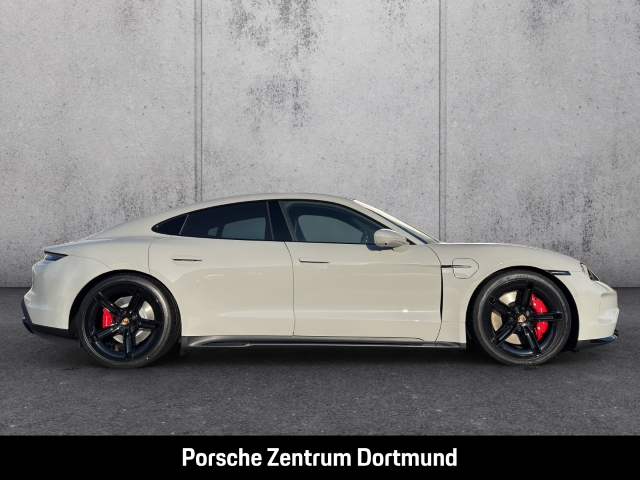 Porsche Taycan GTS HA-Lenkung InnoDrive Head-Up BOSE