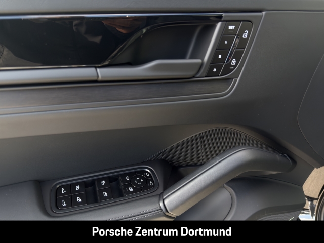 Porsche Cayenne Black Edition HA-Lenkung InnoDrive