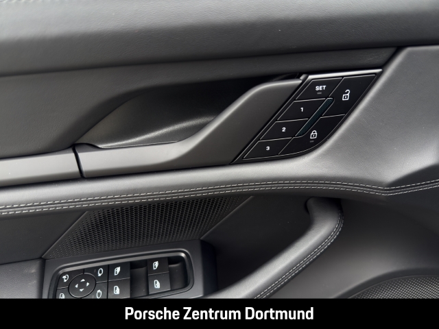 Porsche Taycan Sport Turismo Black Edition HA-Lenkung