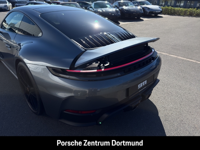 Porsche 992 911 Carrera 4 GTS Surround-View HA-Lenkung