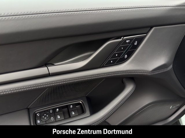 Porsche Taycan Black Edition