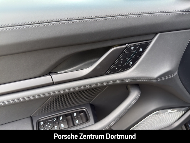 Porsche Taycan Black Edition