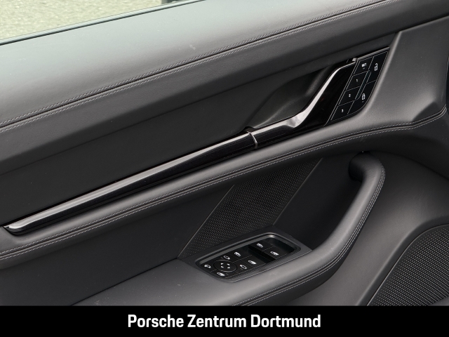 Porsche Taycan 4 Black Edition