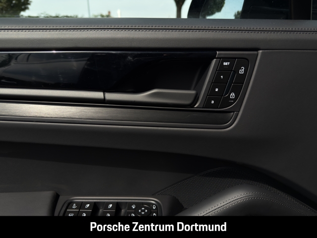Porsche Cayenne E-Hybrid Coupe Black Edition