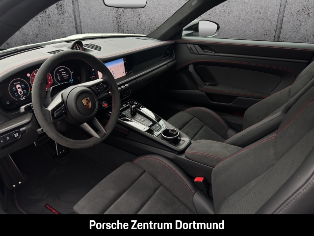 Porsche 992 -2 (911) Carrera 4 GTS