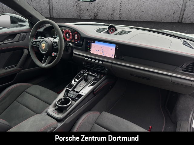 Porsche 992 -2 (911) Carrera 4 GTS