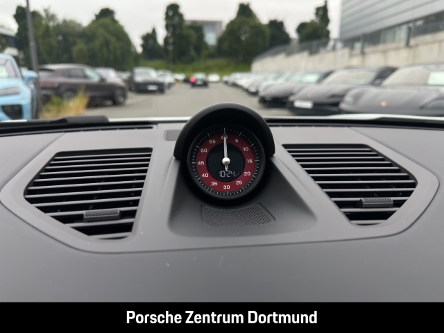 Porsche 992 -2 (911) Carrera 4 GTS