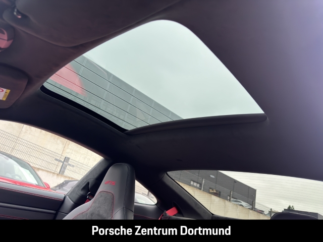 Porsche 992 -2 (911) Carrera 4 GTS