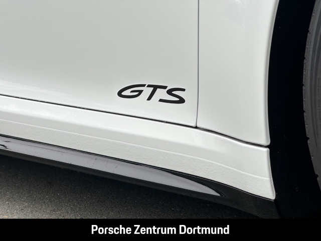 Porsche 992 -2 (911) Carrera 4 GTS