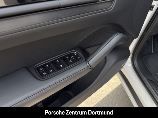 Porsche Cayenne E-Hybrid Coupe Black Edition
