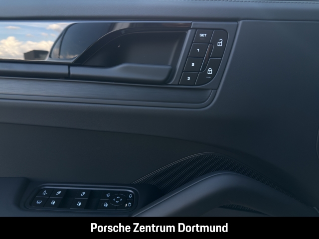 Porsche Cayenne E-Hybrid Coupe Black Edition