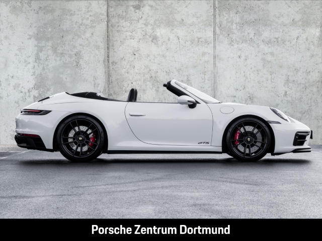 Porsche 992 911 Carrera 4 GTS Cabriolet Surround-View