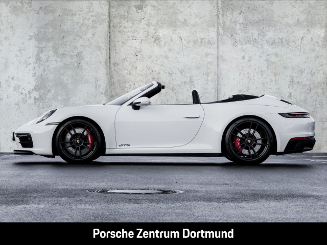 Porsche 992 911 Carrera 4 GTS Cabriolet Surround-View