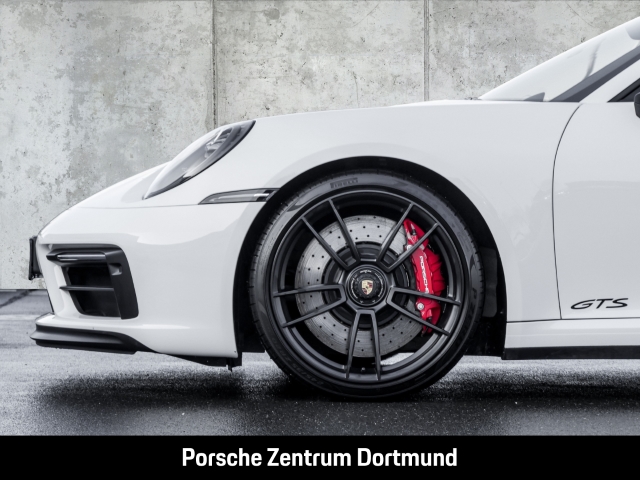 Porsche 992 911 Carrera 4 GTS Cabriolet Surround-View