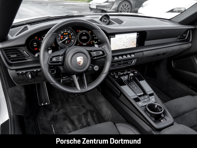 Porsche 992 911 Carrera 4 GTS Cabriolet Surround-View